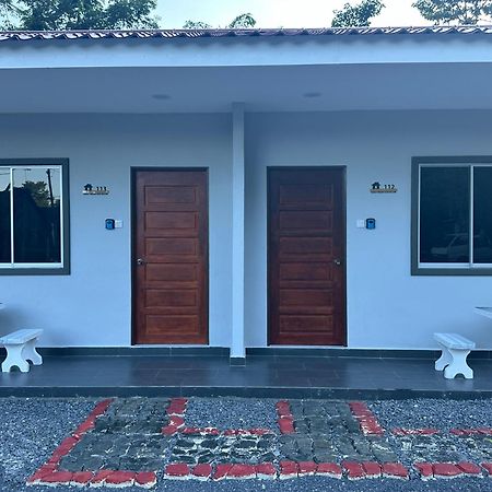 Guest House Gua Kelam Kaki Bukit Exterior photo